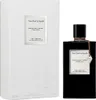 A product shot of a perfume bottle and its packaging. Voir les images du produit