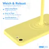 A yellow phone case is shown with liquid being poured onto it, creating ripples. Text overlays describe the product's features. Produktbild-Vorschau