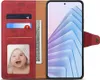 A red leather flip case for a smartphone, open to reveal a baby's photo, cash, and credit cards. Náhled obrázku produktu