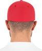 The back of a person's head wearing a red baseball cap. Produktbild-Vorschau