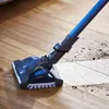 A vacuum cleaner head is shown cleaning a wooden floor with dirt scattered around it. Produktbild-Vorschau
