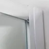 Close-up view of the top corner of a shower enclosure, showing the frame and glass. Produktbild-Vorschau