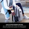 A person is holding a portable blender next to a backpack and a yoga mat. Podgląd zdjęcia produktu