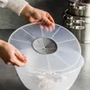 Hands holding a clear plastic lid over a bowl of flour. Produktbild-Vorschau
