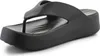 A black platform flip-flop sandal is shown from a side angle against a white background. Voir les images du produit