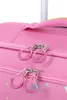 A close-up view of the zippers and handle of a pink children's suitcase. Anteprima dell’immagine prodotto