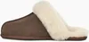 A single brown slipper with cream-colored faux fur lining, shown from the side against a white background. Náhled obrázku produktu