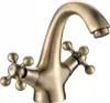 A close-up studio shot of a vintage-style faucet. Anteprima dell’immagine prodotto