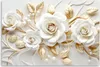 A close-up, studio shot of a decorative wall art piece featuring white and gold 3D roses. Anteprima dell’immagine prodotto