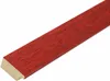 A close-up, angled view of a single piece of red wooden picture frame molding against a white background. Voir les images du produit