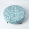 HOMESCAPES Gestrickter Fußhocker, 30 cm hoch, hellblau Produktbild-Vorschau 3