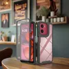 A phone case with a phone inside, displayed on a wooden table in a cafe-like setting. Produktbild-Vorschau