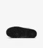 The bottom view of a black Nike sneaker sole. Náhľad obrázku produktu