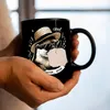 Otter mit Strohhut und Sonnenbrille Tasse in Schwarz mit Produktbild-Vorschau 7