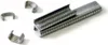 Several metal staples are arranged on a white background. Some are loose and U-shaped, while others are joined together in a strip. Produktbild-Vorschau