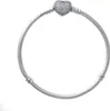 A silver Pandora bracelet with a heart-shaped charm is displayed against a white background. Anteprima dell’immagine prodotto