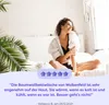 A woman sitting on a bed with bedding, holding a piece of fabric. Produktbild-Vorschau
