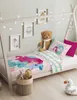 A child's bed with mermaid-themed bedding, a teddy bear, and decorative lights. Anteprima dell’immagine prodotto
