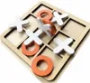 A wooden tic-tac-toe game with orange circles and white crosses. Náhled obrázku produktu
