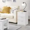 A living room scene with a couch, end table, and lamp. Anteprima dell’immagine prodotto