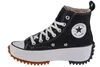 A side view of a black Converse Run Star Hike Hi sneaker with a white platform sole and a brown rubber sole. Náhled obrázku produktu
