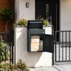SoBuy Paketbox OGS65-DG mit geöffneter Tür und Briefschlitz, gefüllt mit Paketen Vista previa de la imagen del producto