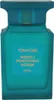 Geschlossener Flakon von Tom Ford Neroli Portofino Acqua in aquamarinblauem, mattiertem Glas mit kantigem Design und quadratischer Verschlusskappe mit Goldlabel. Produktbild-Vorschau