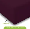 A close-up of a dark purple fitted sheet, with text overlays indicating product features. Produktbild-Vorschau