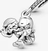 A close-up of a silver charm depicting a couple kissing, with the woman holding a bouquet. Produktbild-Vorschau
