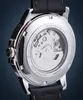 Close-up view of the back of a watch, showing the automatic movement. Voir les images du produit