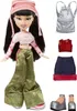 A Bratz doll with multiple outfits and accessories. Podgląd zdjęcia produktu