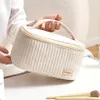 J&W Dámská kosmetická taška Tulirana béžová One size Náhled obrázku produktu 6
