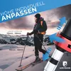 A person is skiing in a snowy mountain landscape, with close-ups of ski poles and text overlays indicating product features and sizes. Voir les images du produit