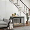 A husky dog sits in front of a gray wooden dog crate next to a sofa and stairs. Anteprima dell’immagine prodotto