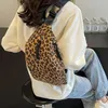 Bauchtasche Leo XXL Umhängetasche Damen –  Crossbody-Bag im Produktbild-Vorschau 3