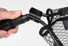 A hand is holding the handle of a fishing net, showing the joint mechanism. Produktbild-Vorschau