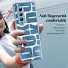A person is holding a phone case with a blue and white pattern. Produktbild-Vorschau
