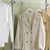 SoBuy Garderobenständer KLS04-HG mit Kleidung an Hängern vor grüner Wand Produktbild-Vorschau