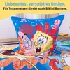 A close-up view of a Spongebob Squarepants themed pillow and bedding set, with a yellow banner at the top containing German text. Produktbild-Vorschau