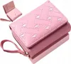 A pink wallet with a heart pattern is displayed on a white background. Anteprima dell’immagine prodotto