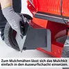 A gloved hand is shown inserting a mulch kit into a lawnmower. Produktbild-Vorschau