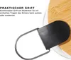 Close-up of a trash can handle and part of a wooden lid. Voir les images du produit