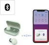 A Hama Bluetooth earphone set and a smartphone displaying the connection status. Anteprima dell’immagine prodotto