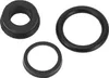 Three black rubber sealing rings and a threaded adapter are arranged on a white background. Anteprima dell’immagine prodotto