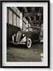 Oldtimer in einer alten Fabrik– Wandbild mit Rahmen – Produktbild-Vorschau 1