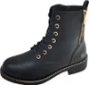 A black lace-up boot with gold accents and a chain detail around the sole. Anteprima dell’immagine prodotto