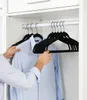 Samt Kleiderbügel schwarz 100 Stück mit tief schwarzem Produktbild-Vorschau 4