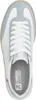 A top-down view of a white and gray sneaker with white laces. Voir les images du produit