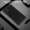 A black phone case is shown on a dark, reflective surface, with text overlay describing its features. Anteprima dell’immagine prodotto