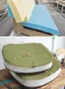 The image shows two separate views of foam materials, likely for upholstery or mattress construction. The top image displays layers of blue and yellow foam on a wooden base with springs. The bottom image shows a green fabric-covered foam cushion being pinn Produktbild-Vorschau